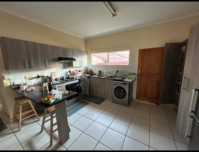 3 BEDROOM PROPERTY TO RENT IN HALFWAY GARDENS